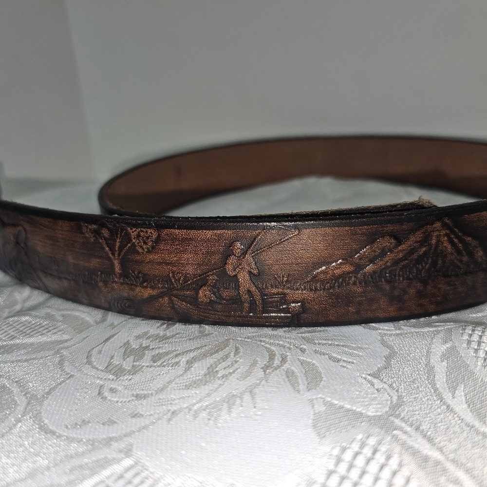 Vintage Handmade Leather with embossed Wildlife Scene Design Western Style Sz 32 - Picture 8 of 10